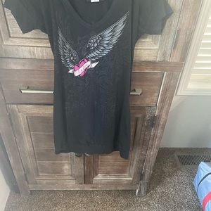 I’m selling a cute hustler dress. It can also be worn as a long shirt.